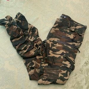 ❤️ camo joggers